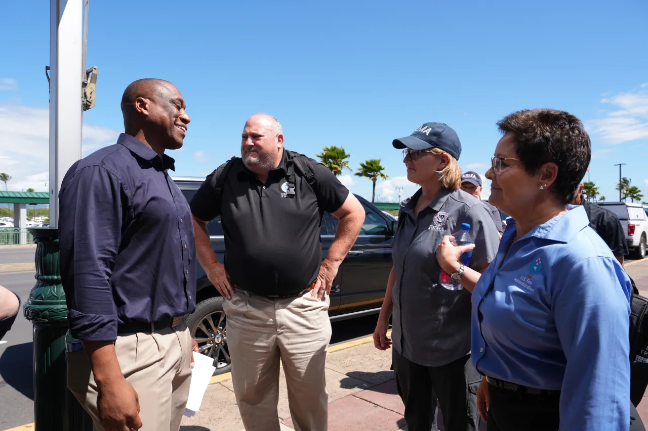 Image: FEMA Administrator Criswell and US Fire Administrator Moore-Merrell Discuss Hawaii Wildfire Response with FEMA Officials