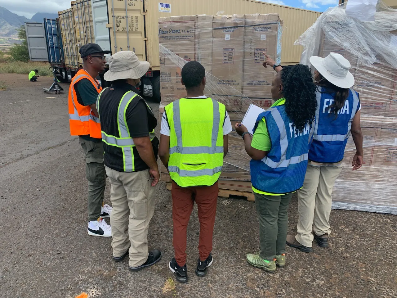 Image: FEMA Supplies Arrive to Hawaii Staging Area