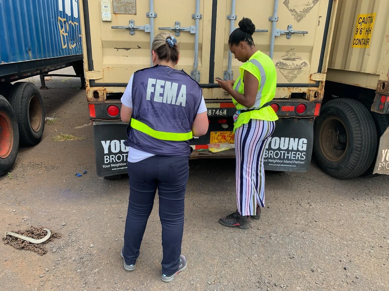 Image: FEMA Supplies Arrive to Hawaii Staging Area