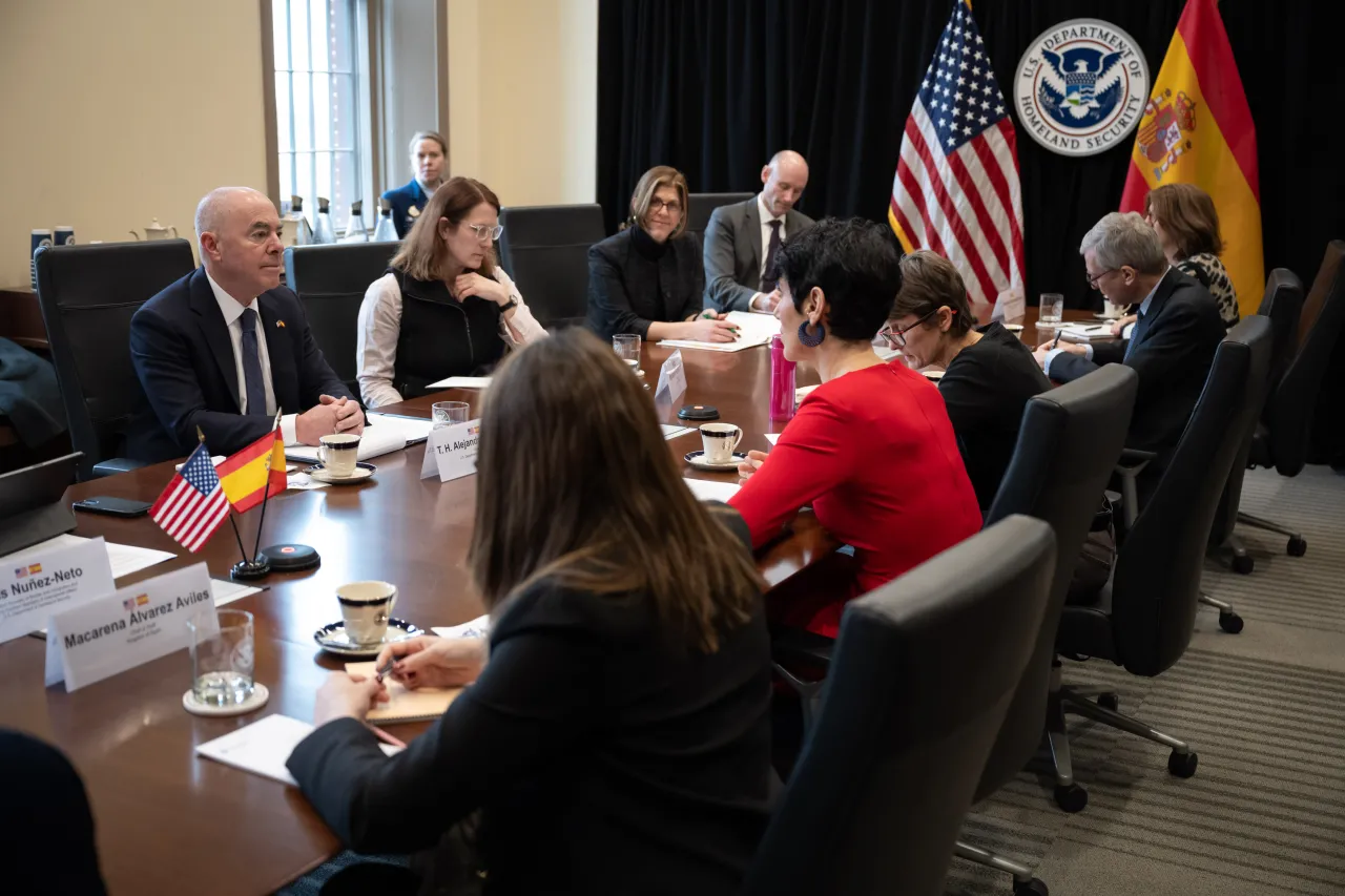 Image: DHS Secretary Alejandro Mayorkas Meets with Spanish Minister of Inclusion, Social Security, and Migration (003)