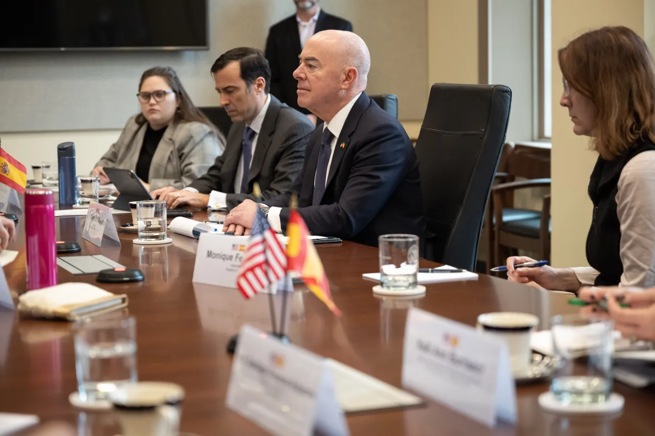 Image: DHS Secretary Alejandro Mayorkas Meets with Spanish Minister of Inclusion, Social Security, and Migration (006)