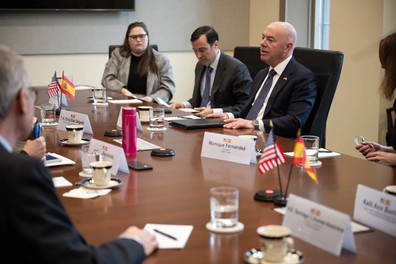 Image: DHS Secretary Alejandro Mayorkas Meets with Spanish Minister of Inclusion, Social Security, and Migration (007)