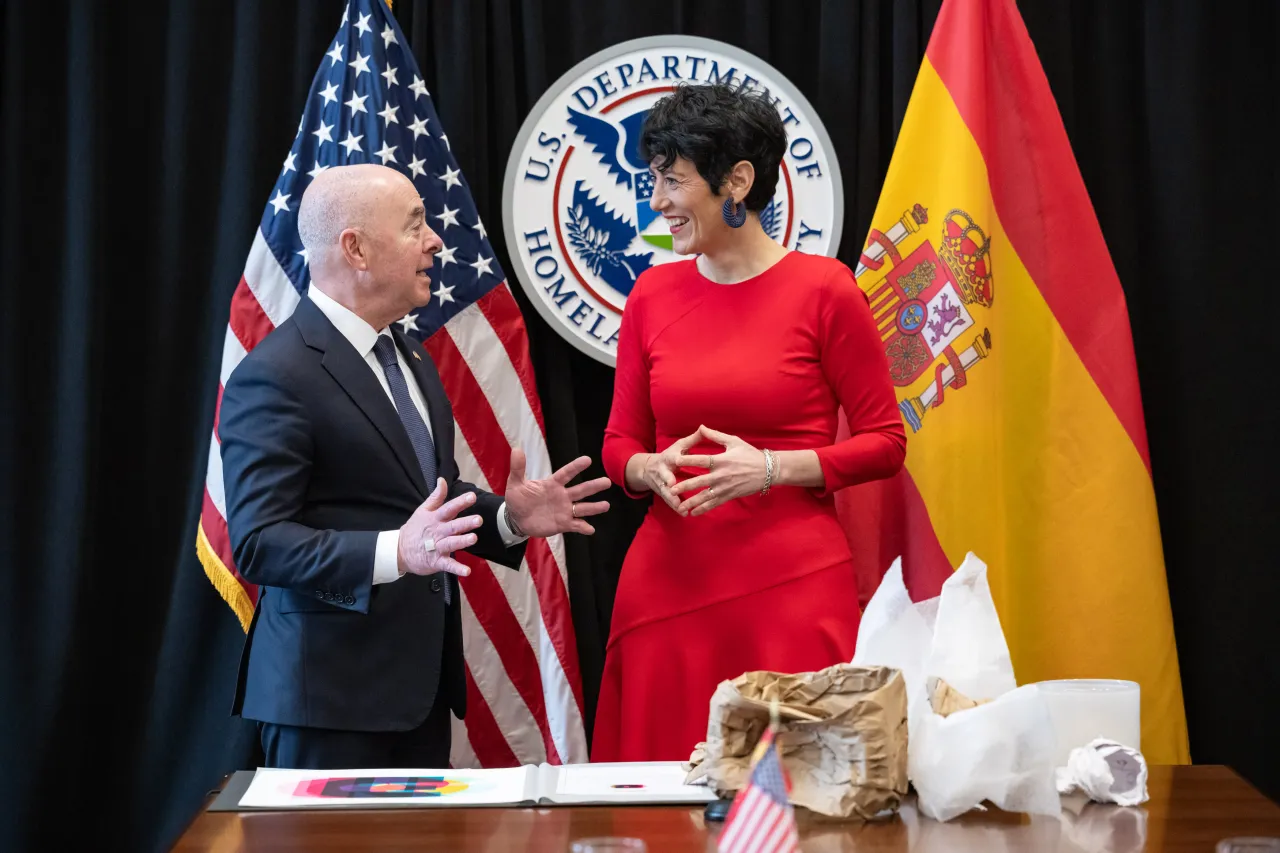 Image: DHS Secretary Alejandro Mayorkas Meets with Spanish Minister of Inclusion, Social Security, and Migration (022)