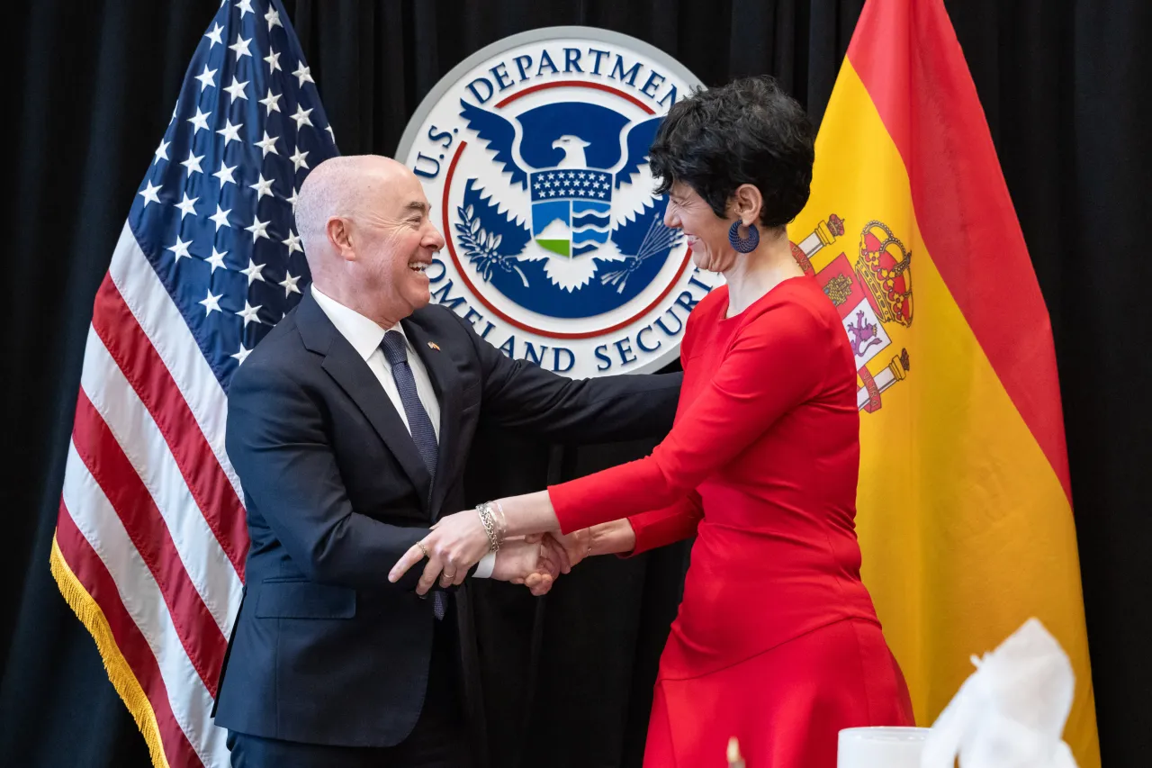 Image: DHS Secretary Alejandro Mayorkas Meets with Spanish Minister of Inclusion, Social Security, and Migration (023)