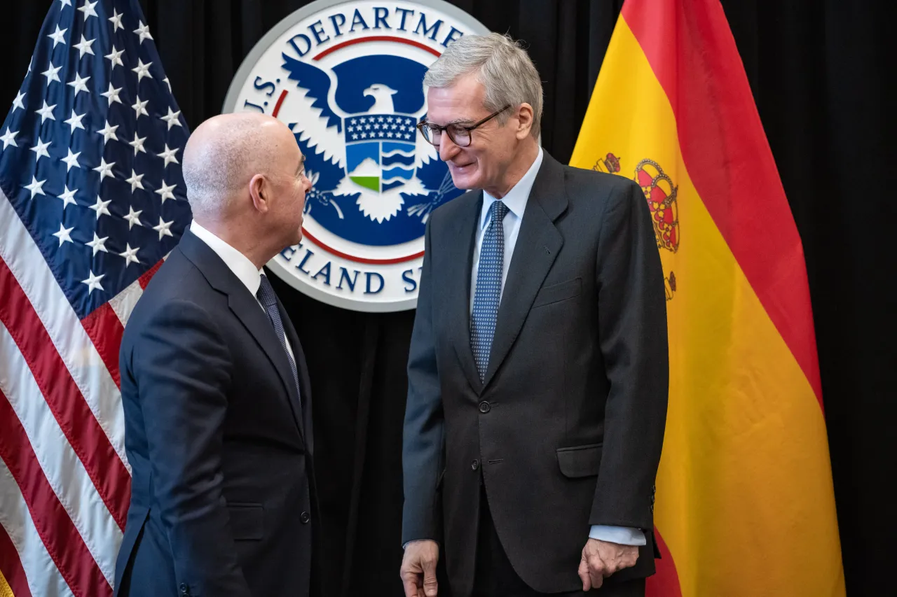 Image: DHS Secretary Alejandro Mayorkas Meets with Spanish Minister of Inclusion, Social Security, and Migration (024)