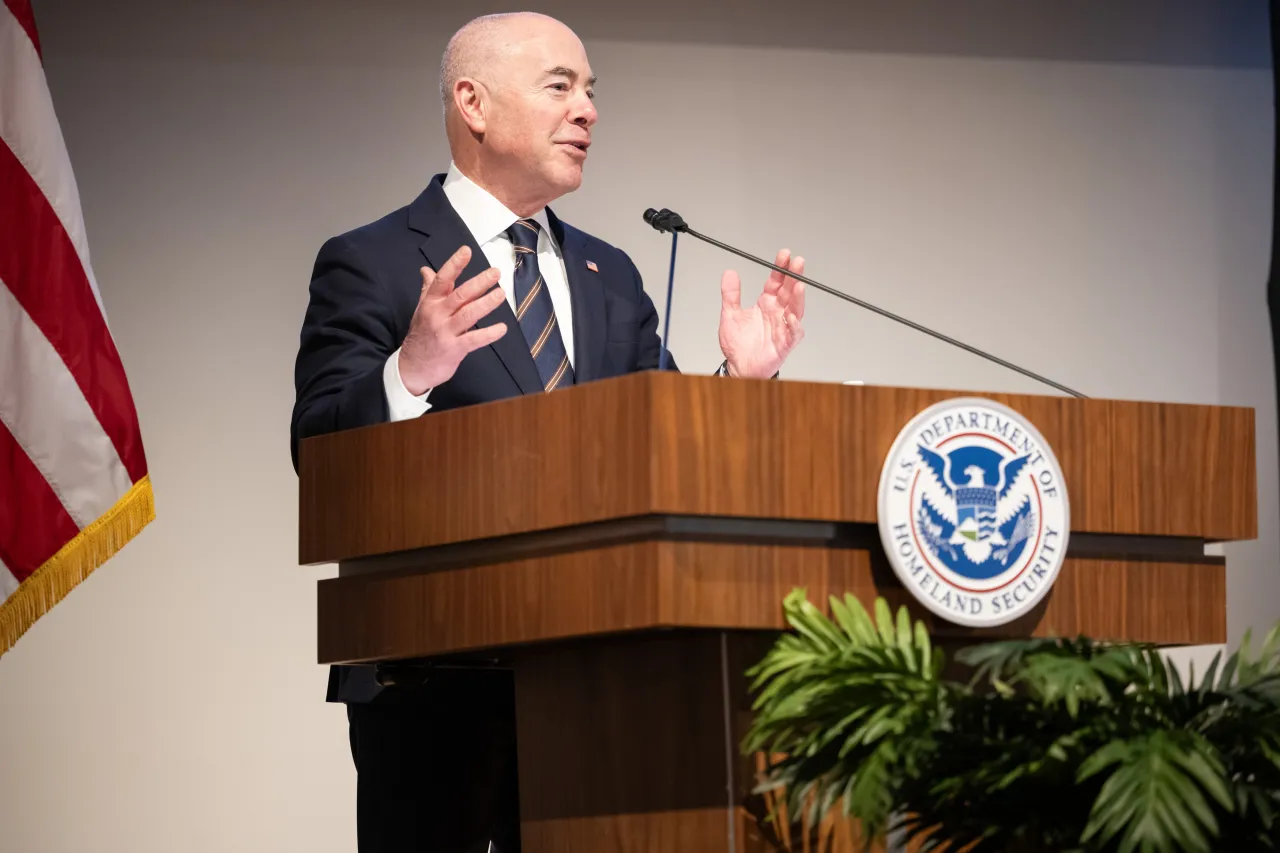 Image: DHS Secretary Alejandro Mayorkas Delivers Remarks at Annual HSI EAD Award Ceremony (004)