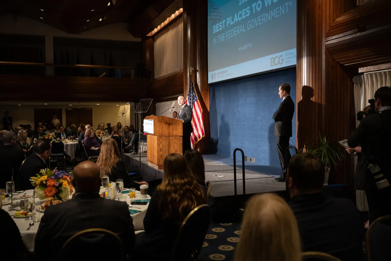Image: DHS Secretary Alejandro Mayorkas Delivers Remarks on the Recognition of DHS Advancement on Partnership for Public Service List of “Best Places to Work” (016)