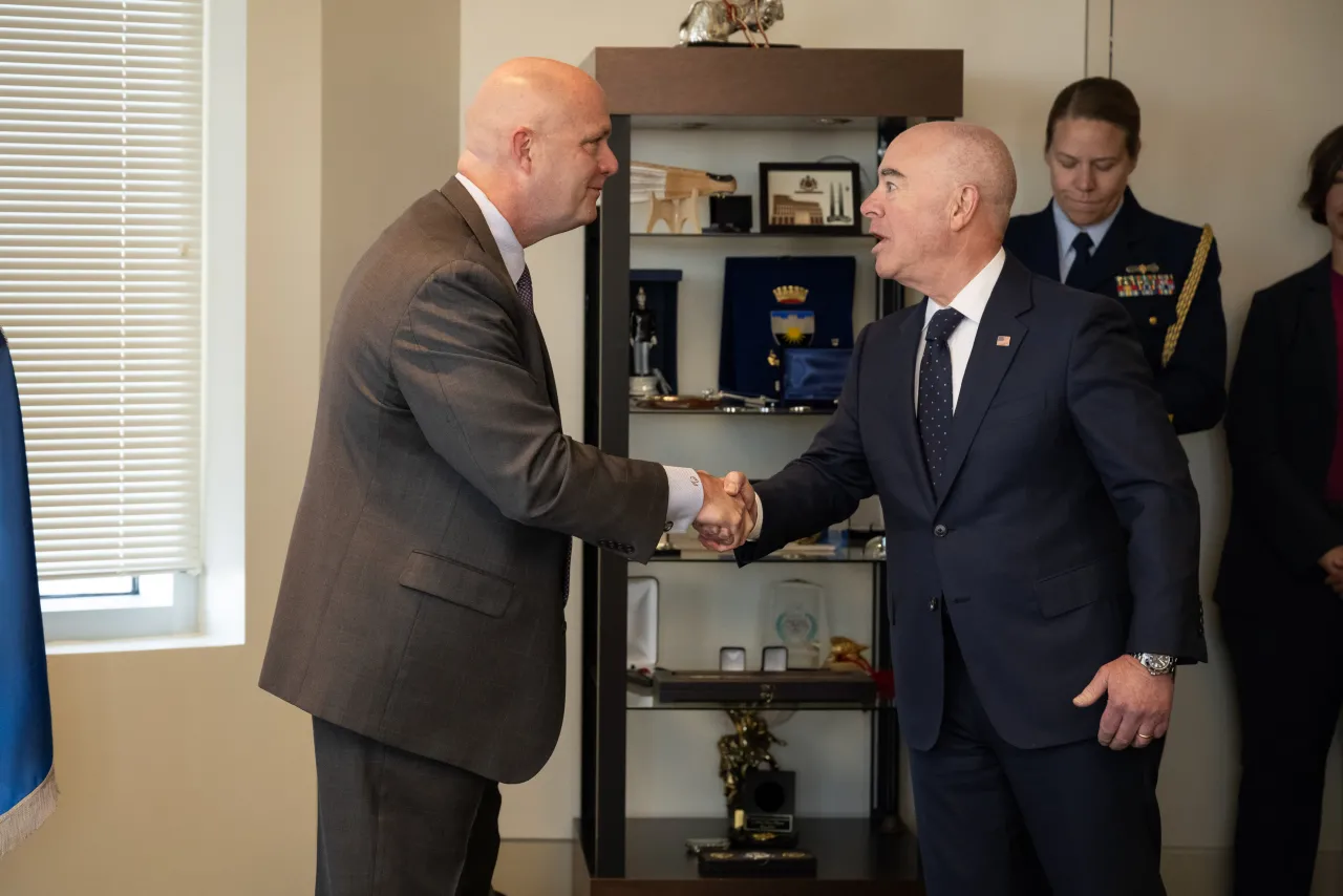 Image: DHS Secretary Alejandro Mayorkas Presentation of Distinguished Service Medal to ICE Deputy Director and Senior Official Performing the Duties of the Director (008)