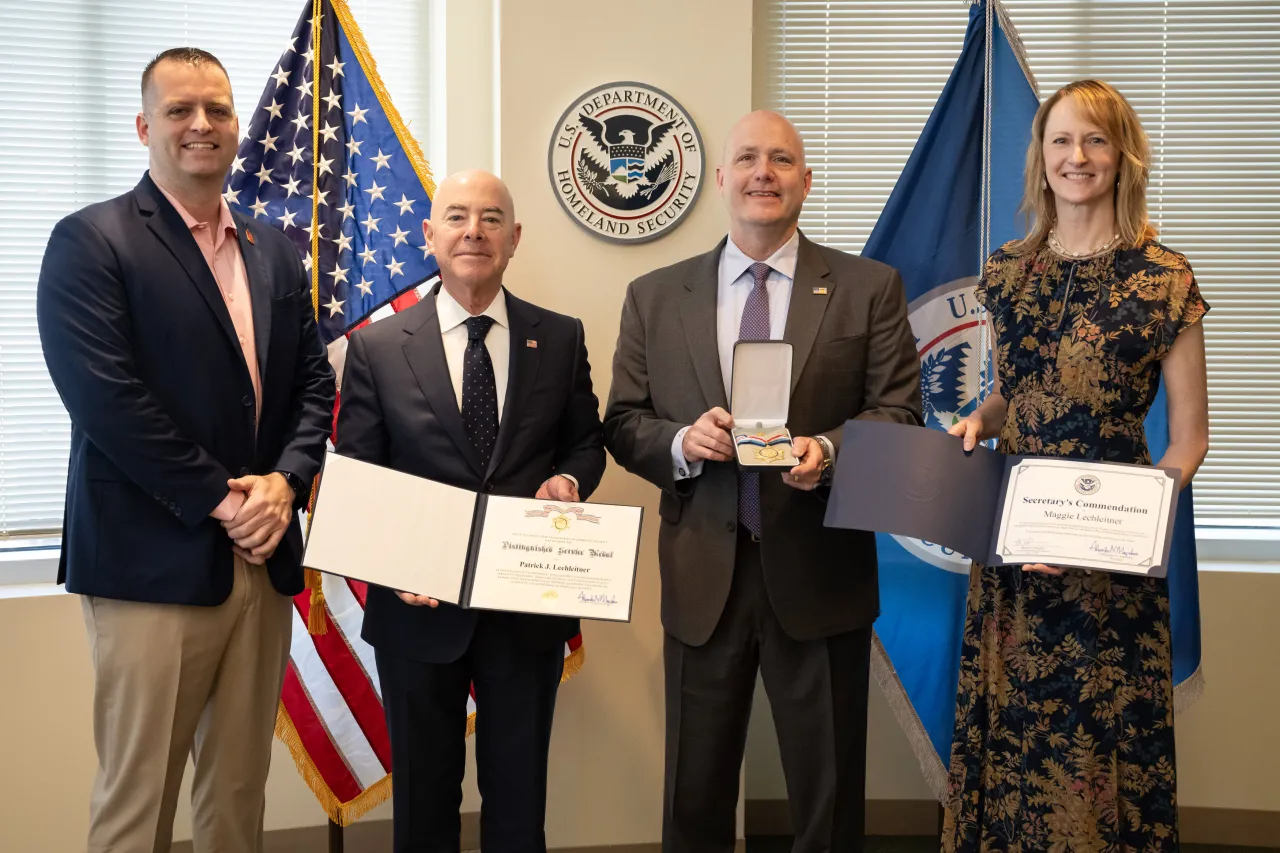 Image: DHS Secretary Alejandro Mayorkas Presentation of Distinguished Service Medal to ICE Deputy Director and Senior Official Performing the Duties of the Director (010)