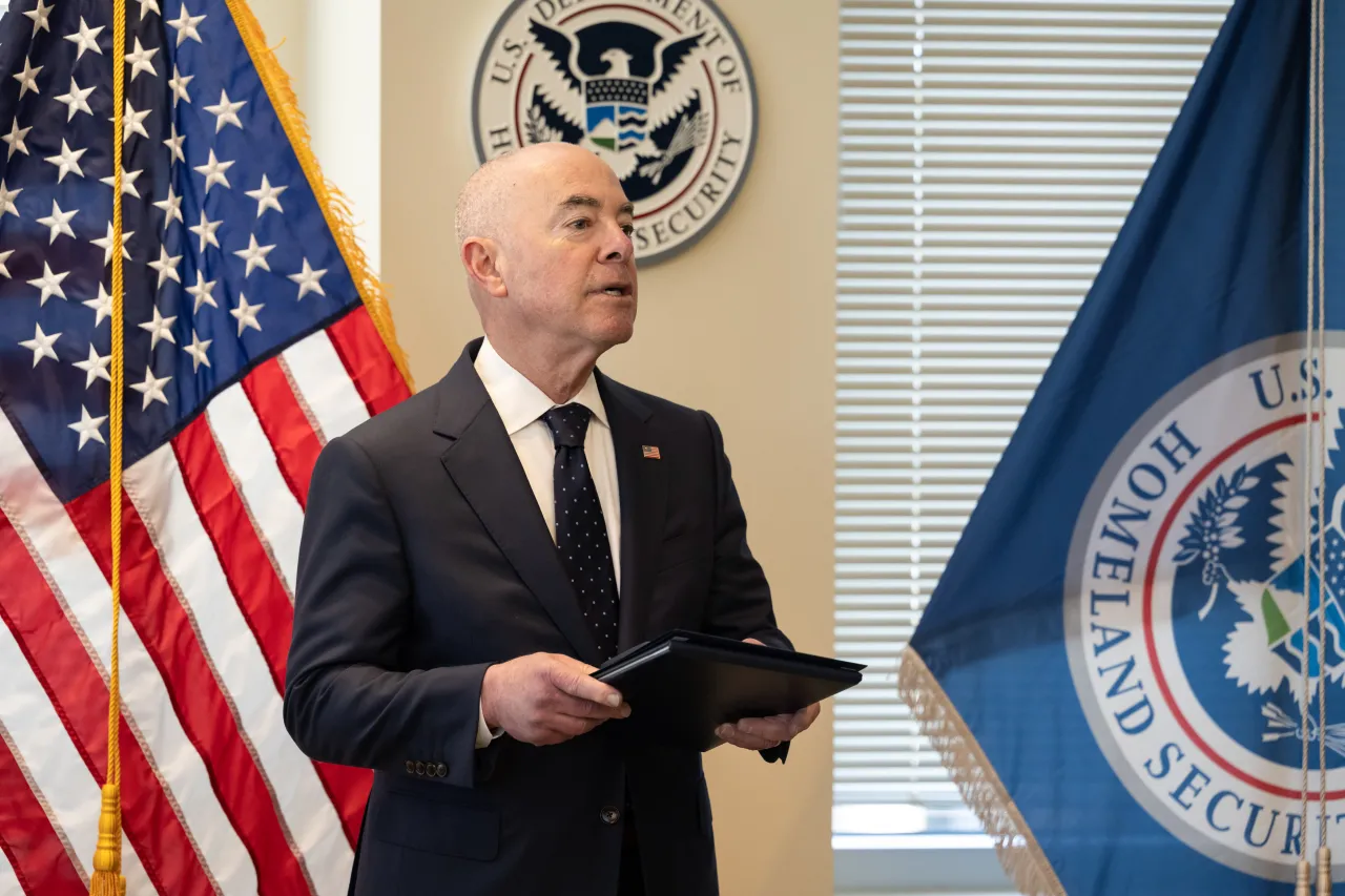 Image: DHS Secretary Alejandro Mayorkas Presentation of Distinguished Service Medal to ICE Deputy Director and Senior Official Performing the Duties of the Director (018)