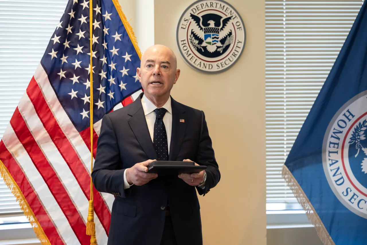 Image: DHS Secretary Alejandro Mayorkas Presentation of Distinguished Service Medal to ICE Deputy Director and Senior Official Performing the Duties of the Director (020)
