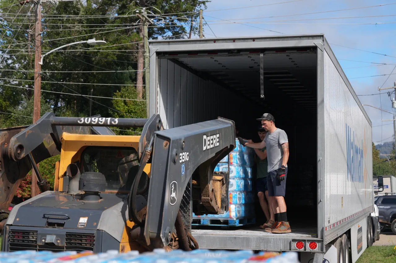 Image: Volunteers Distribute Supplies to Hurricane Helene Survivors