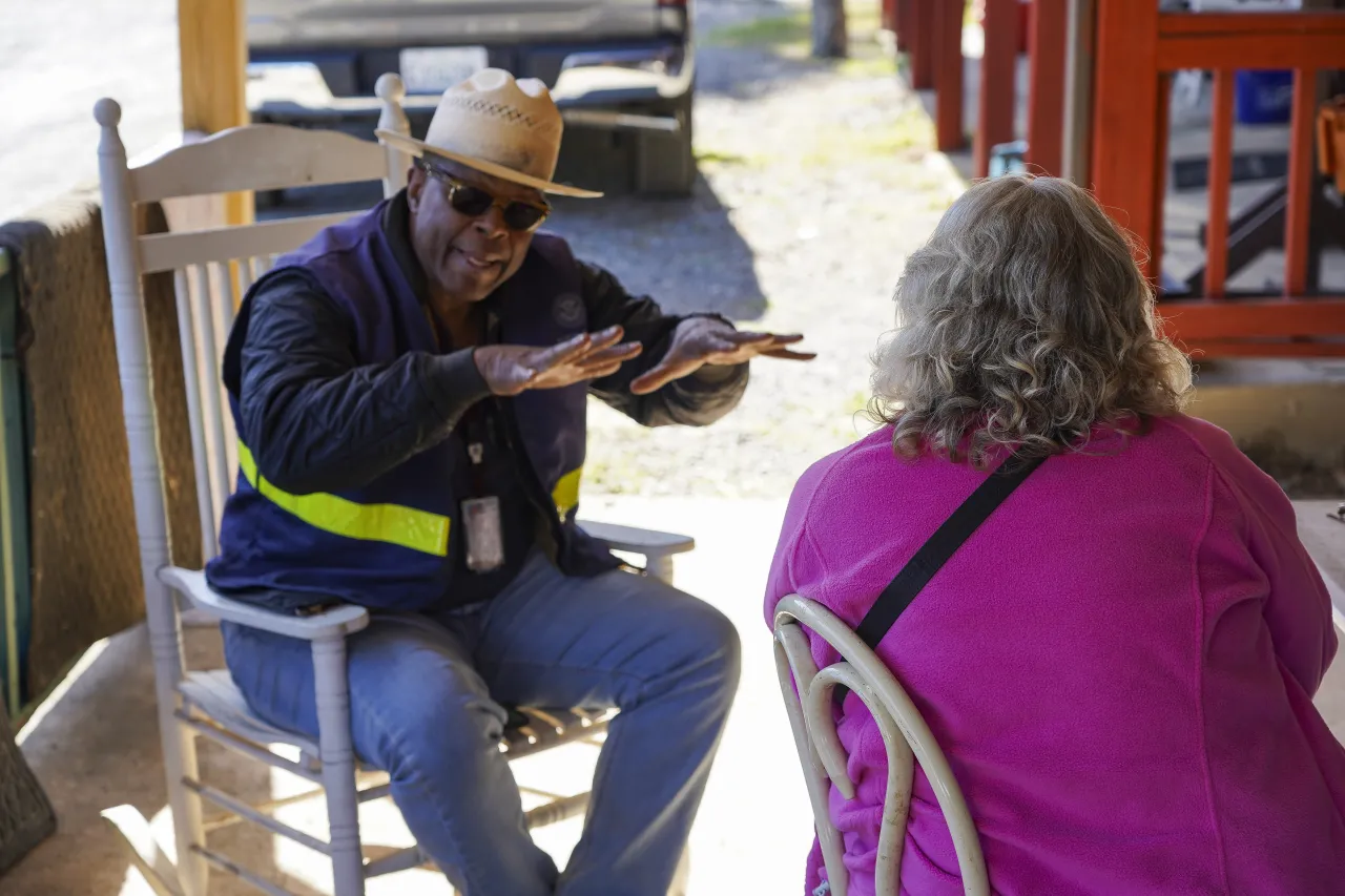 Image: FEMA Disaster Survivor Assistance Team at Fender's Farm (001)