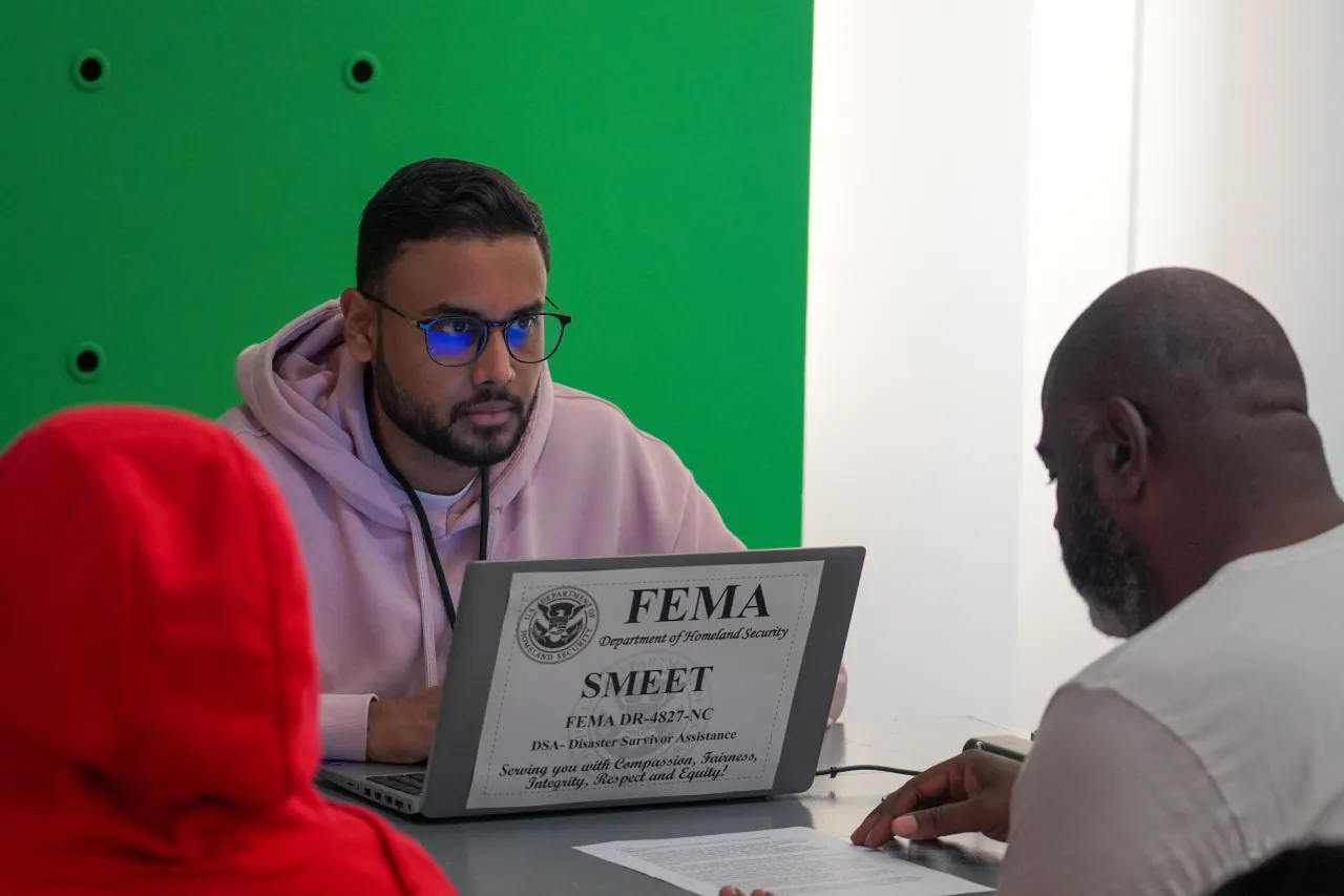 Image: FEMA Disaster Recovery Center Opens in Asheville Mall (012)