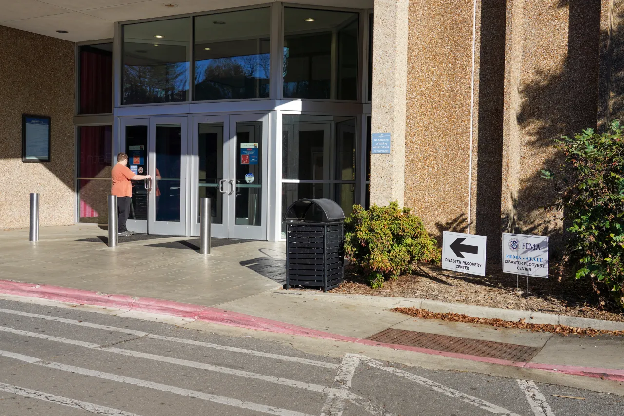 Image: FEMA Disaster Recovery Center Opens in Asheville Mall (013)