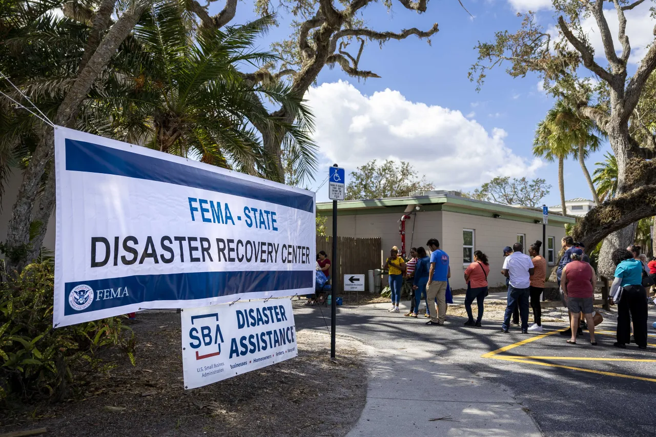 Image: FEMA Disaster Recovery Center Open in Manatee (001)