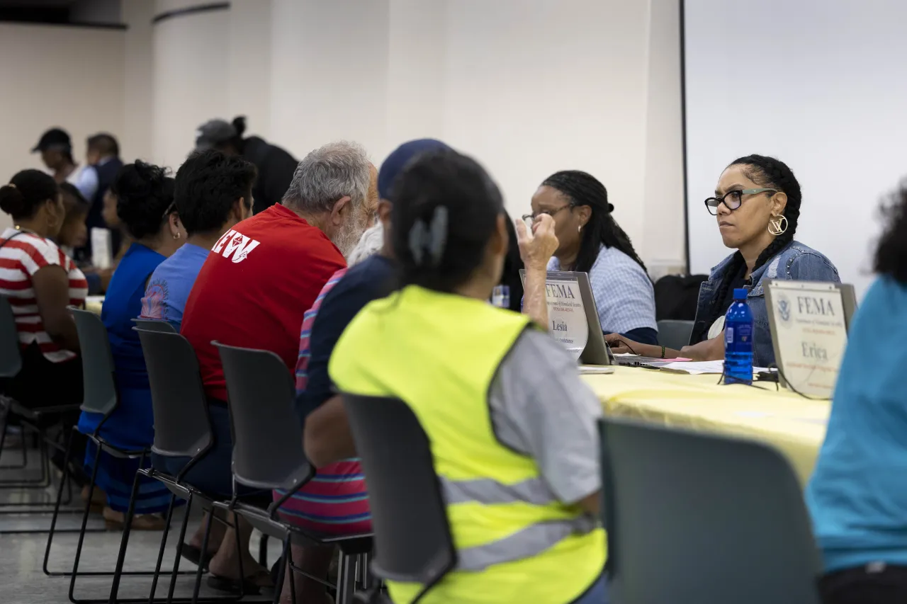 Image: FEMA Disaster Recovery Center Open in Manatee (002)