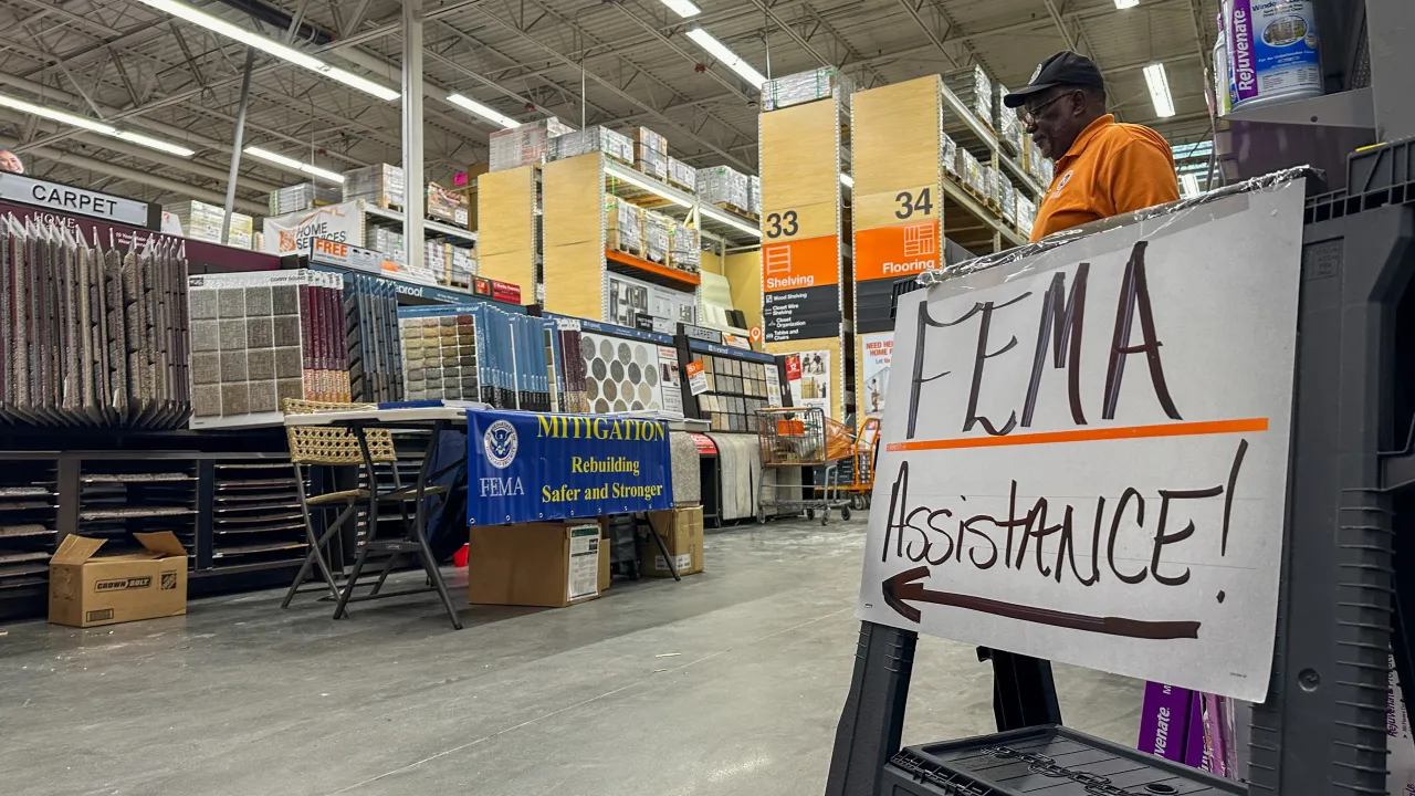 Image: Mitigation Outreach at Valdosta, Georgia Home Depot (003)