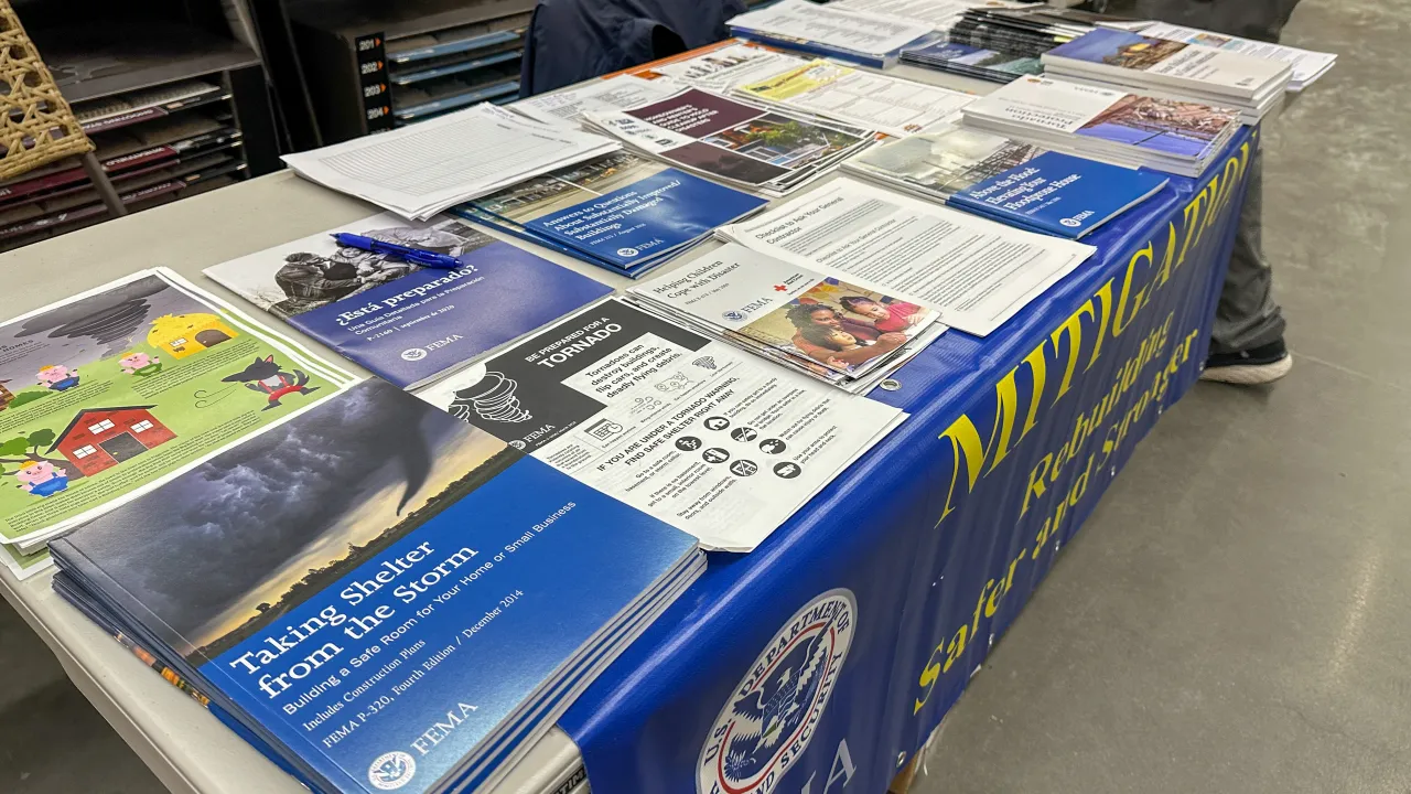 Image: Mitigation Outreach at Valdosta, Georgia Home Depot (004)