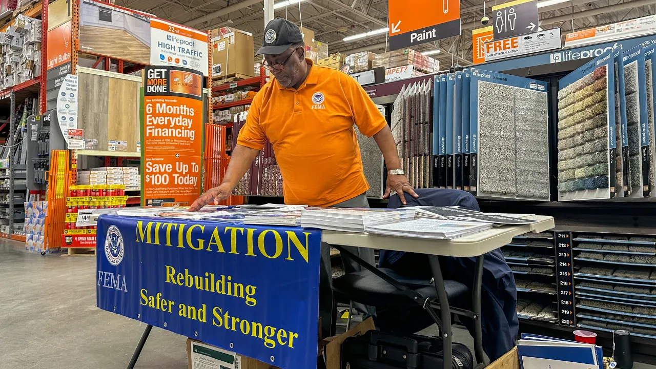 Image: Mitigation Outreach at Valdosta, Georgia Home Depot (006)