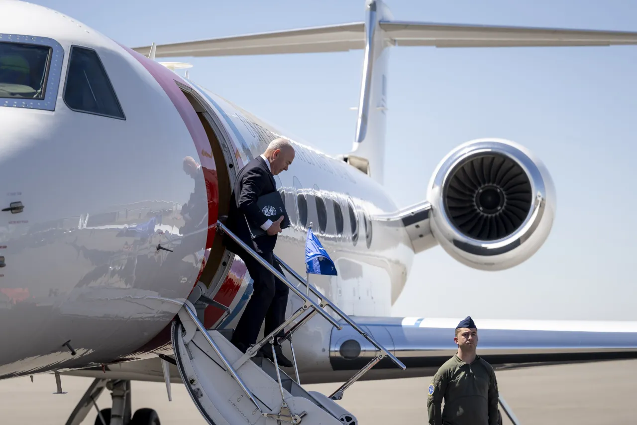 Image: DHS Secretary Alejandro Mayorkas Arrives in Sacramento, California (003)