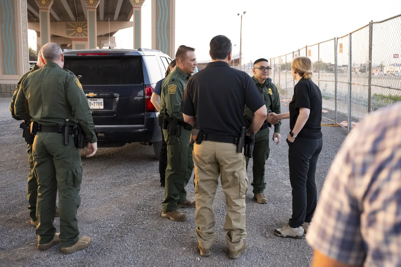 Image: DHS Acting Deputy Secretary Kristie Canegallo Visits the U.S./Mexico Border   (027)