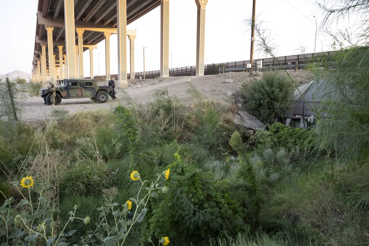 Image: DHS Acting Deputy Secretary Kristie Canegallo Visits the U.S./Mexico Border   (033)