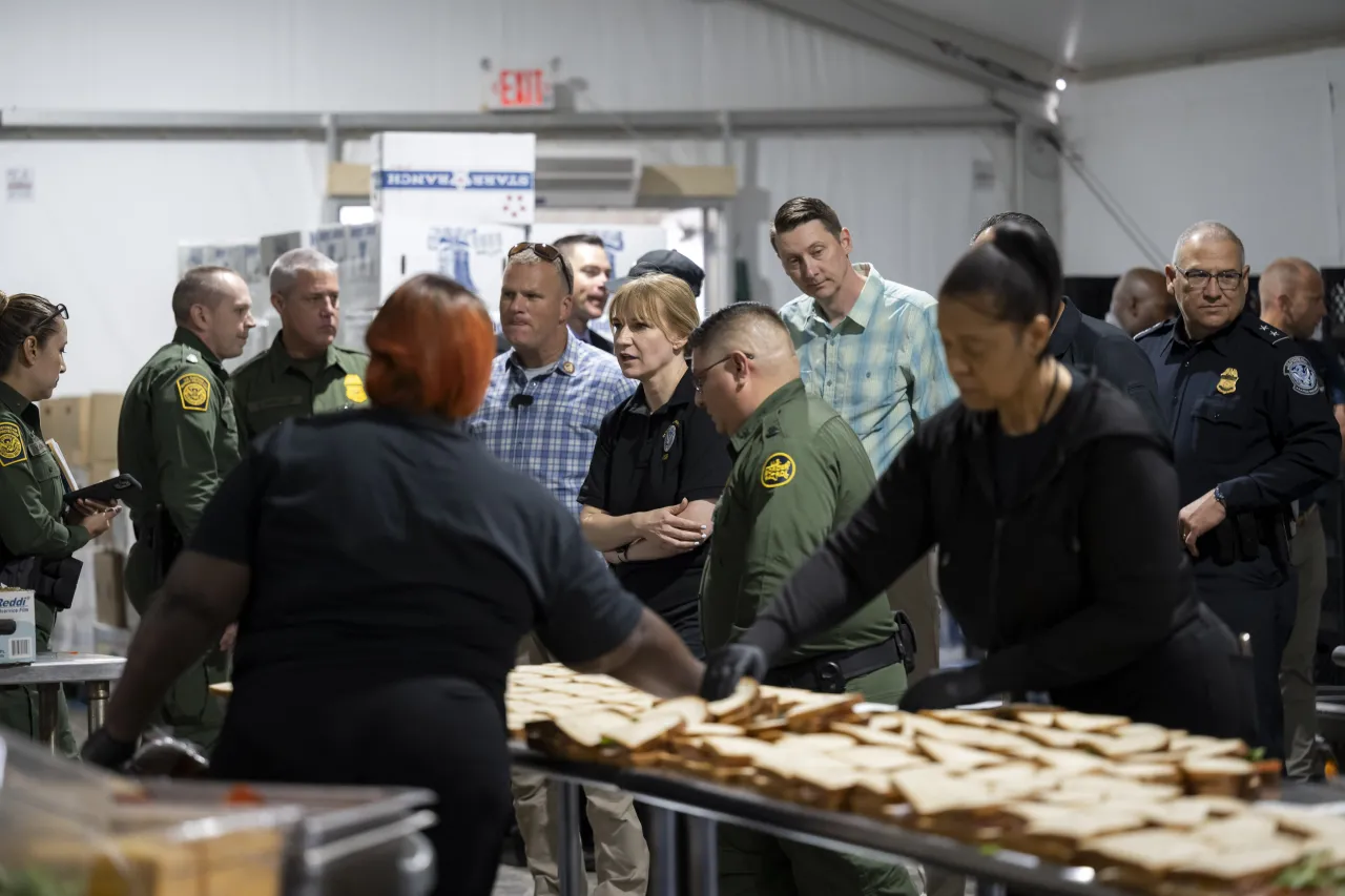 Image: DHS Acting Deputy Secretary Kristie Canegallo Visits the Border Patrol El Paso Hardened Facility   (043)