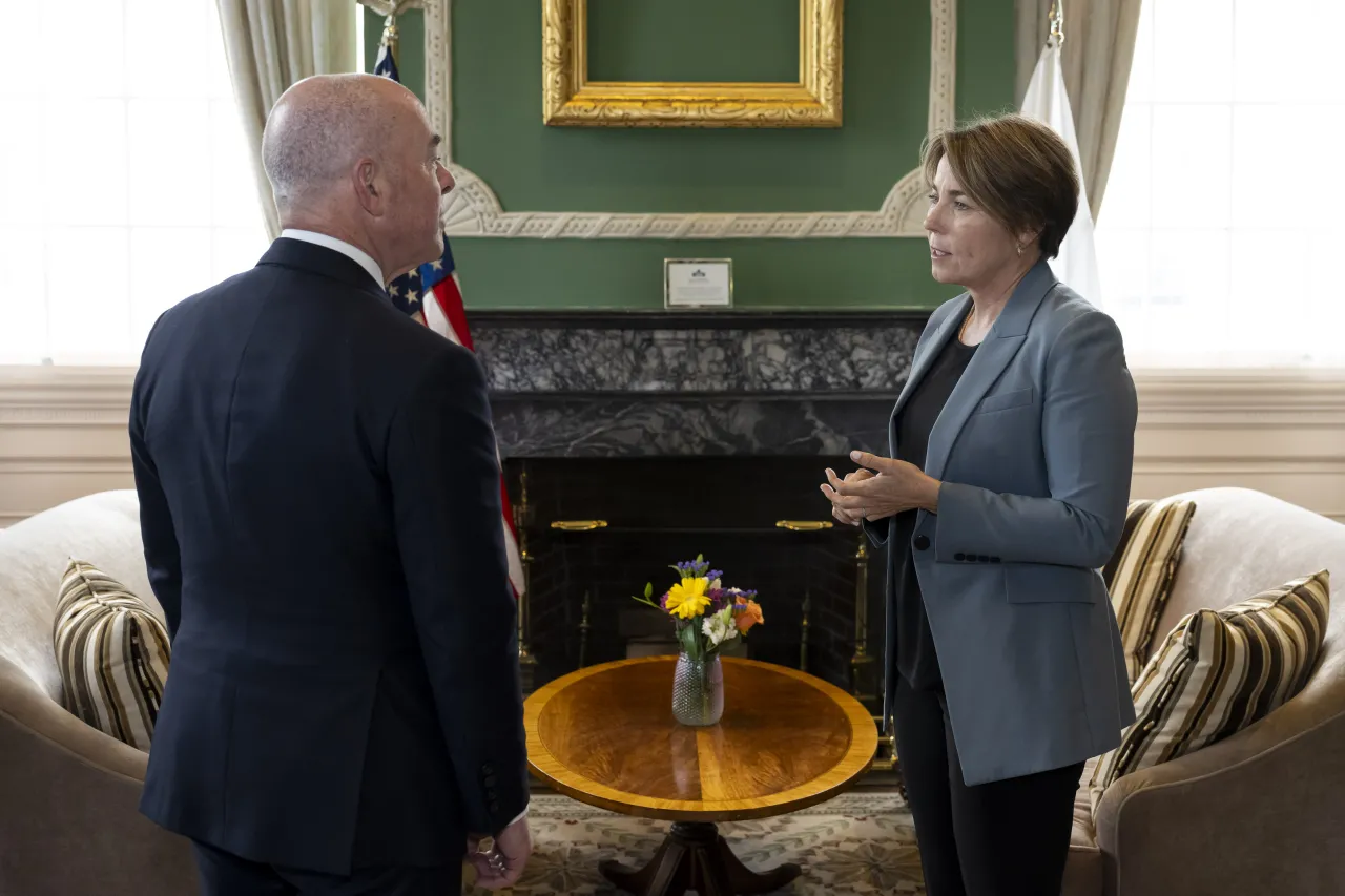 Image: DHS Secretary Alejandro Mayorkas Meets with Governor Healey  (165)