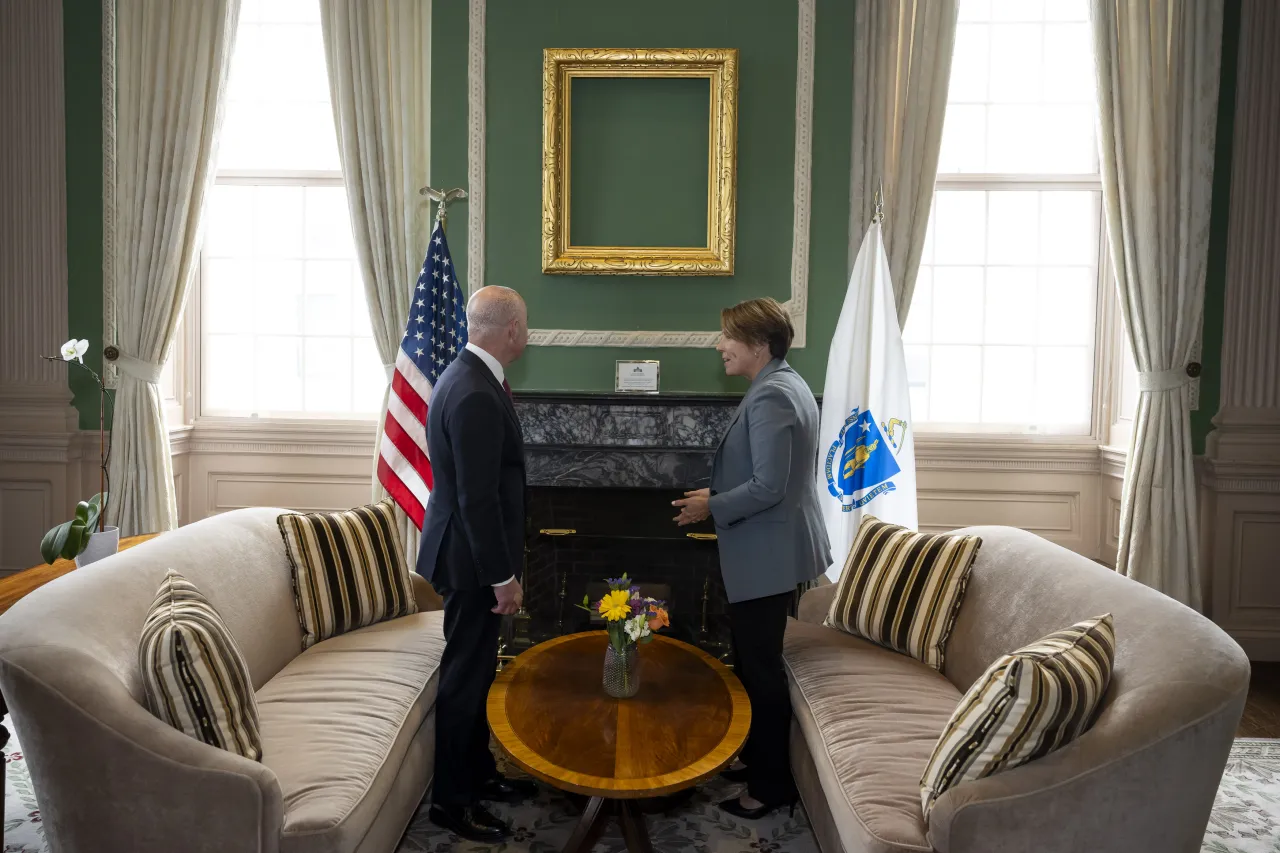 Image: DHS Secretary Alejandro Mayorkas Meets with Governor Healey  (167)