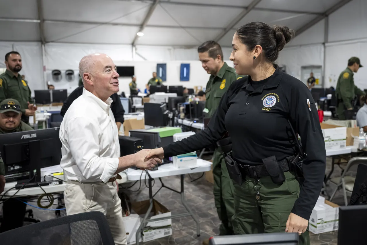 Image: DHS Secretary Alejandro Mayorkas Tours the Donna Processing Center  (021)