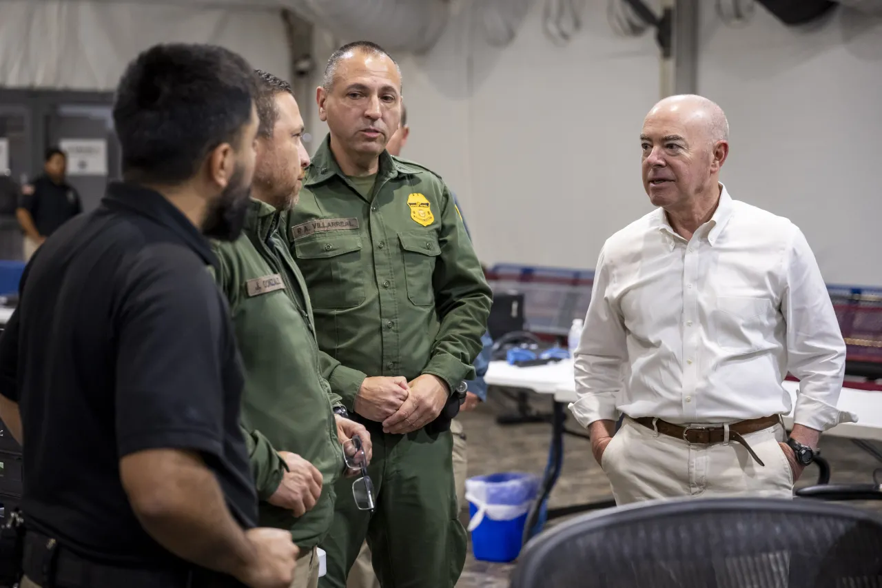 Image: DHS Secretary Alejandro Mayorkas Tours the Donna Processing Center  (032)