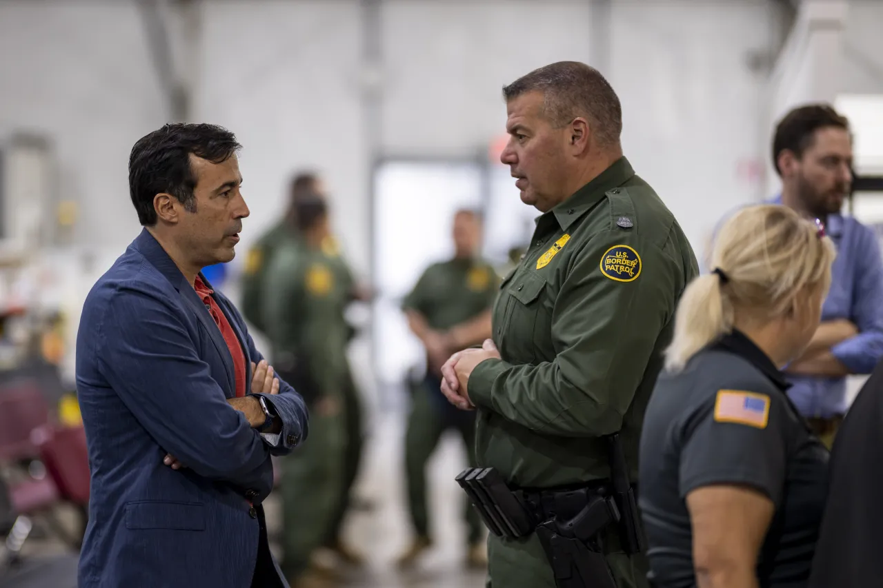 Image: DHS Secretary Alejandro Mayorkas Tours the Donna Processing Center  (033)