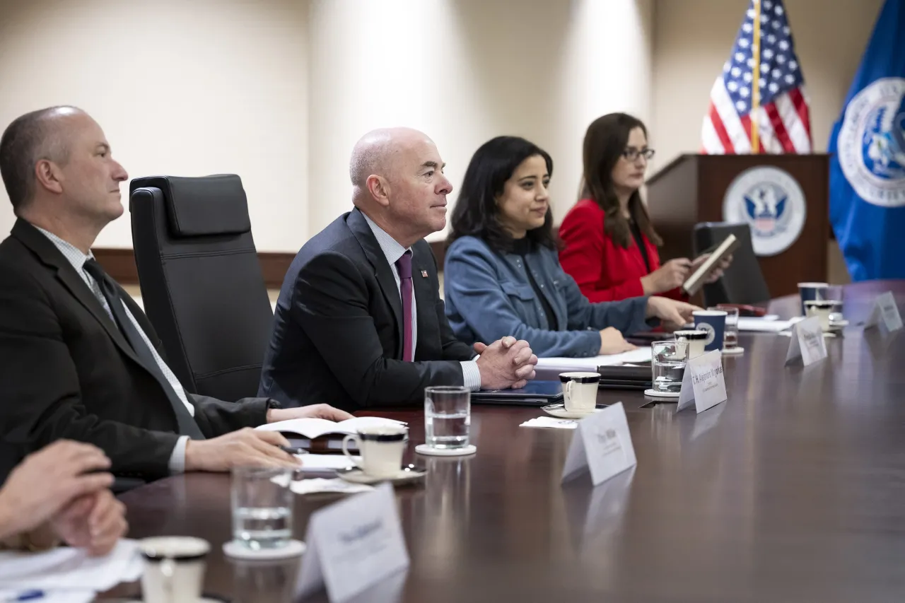 Image: DHS Secretary Alejandro Mayorkas Meets with Mayor Karen Bass  (002)