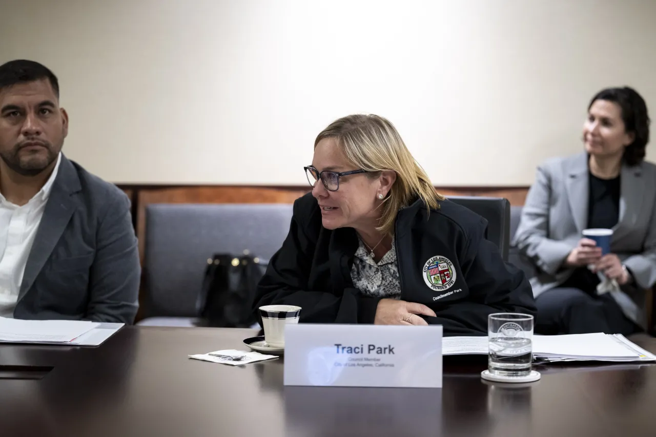 Image: DHS Secretary Alejandro Mayorkas Meets with Mayor Karen Bass  (007)