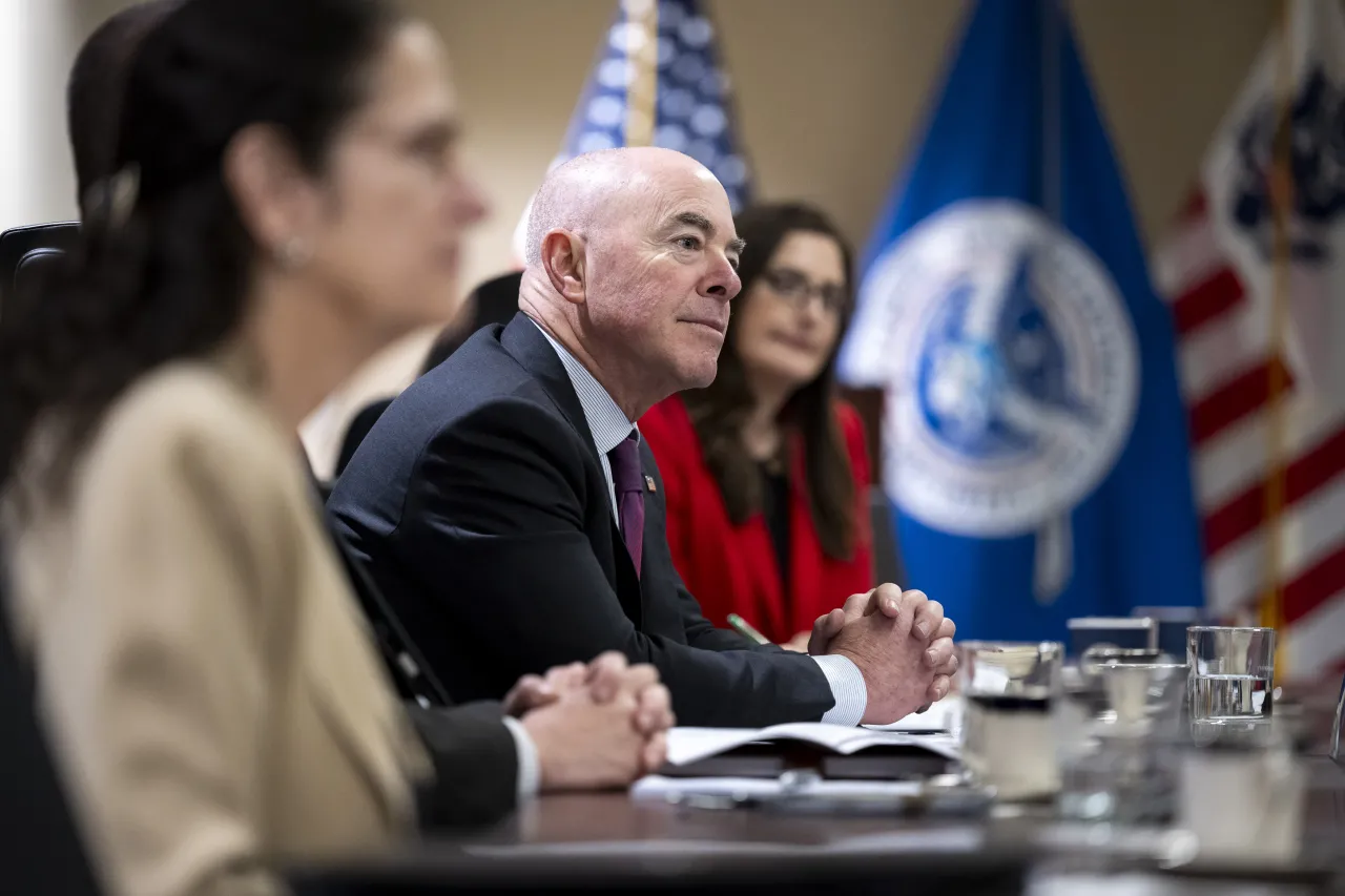 Image: DHS Secretary Alejandro Mayorkas Meets with Mayor Karen Bass  (012)