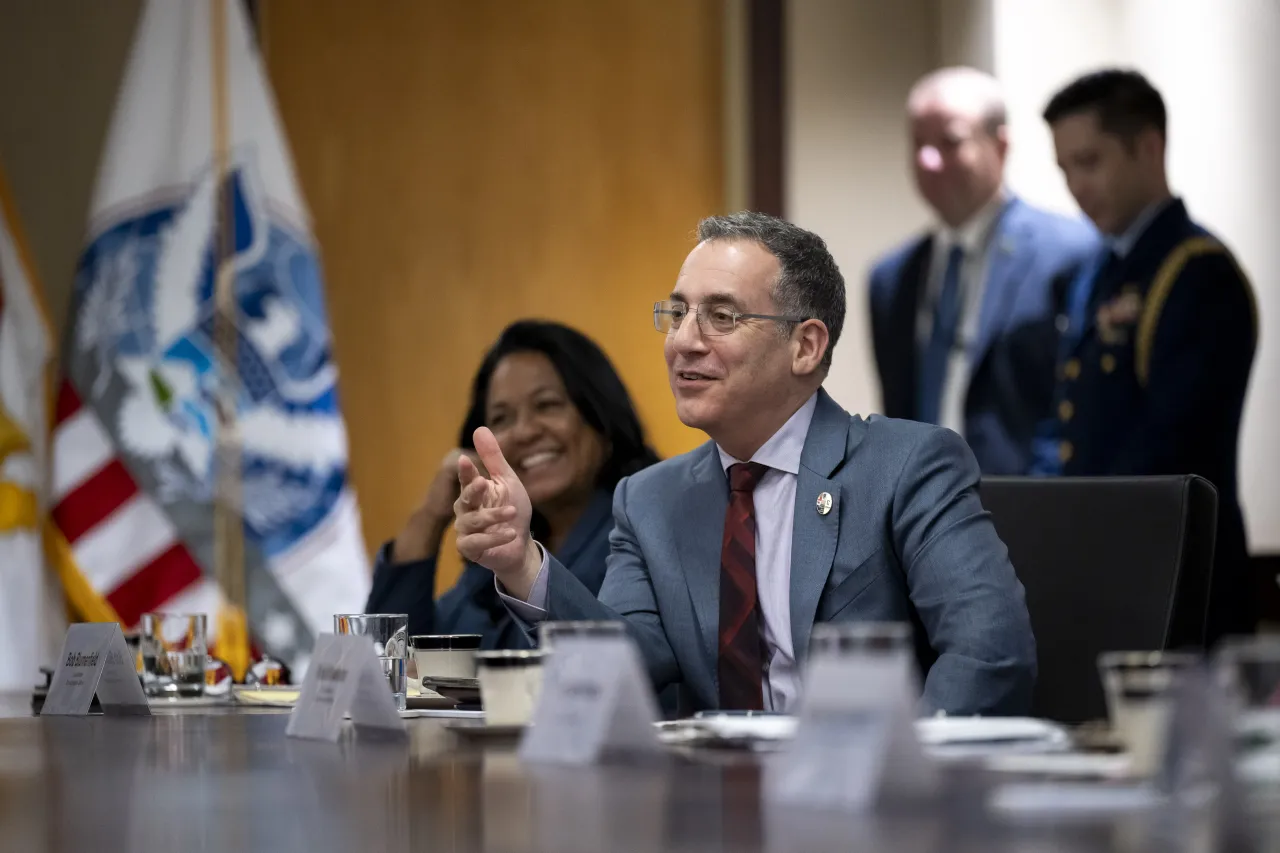 Image: DHS Secretary Alejandro Mayorkas Meets with Mayor Karen Bass  (016)