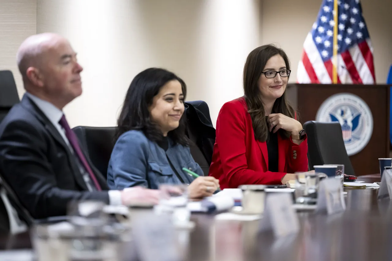 Image: DHS Secretary Alejandro Mayorkas Meets with Mayor Karen Bass  (018)