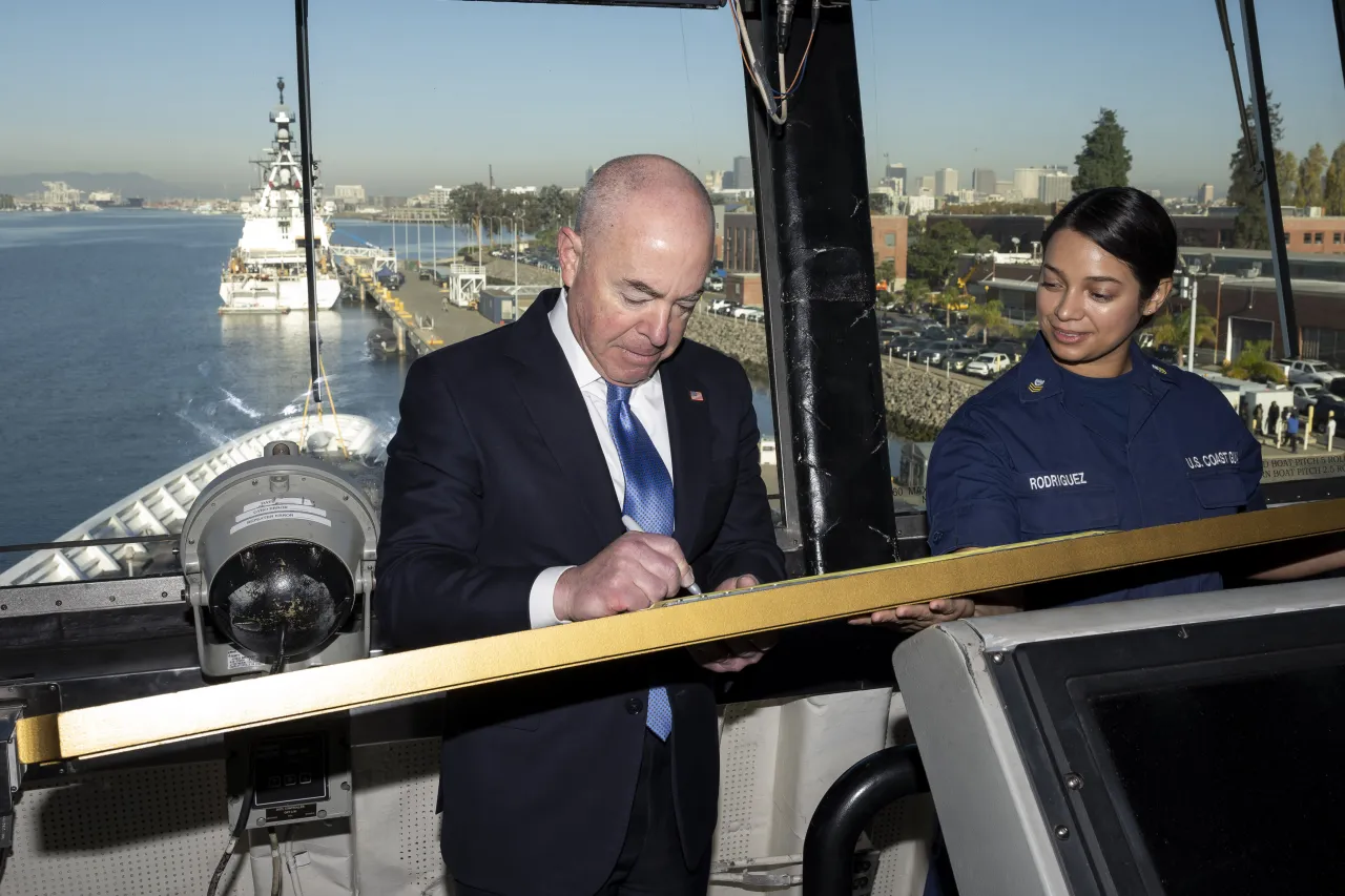 Image: DHS Secretary Alejandro Mayorkas Tours USCGC Stratton (023)