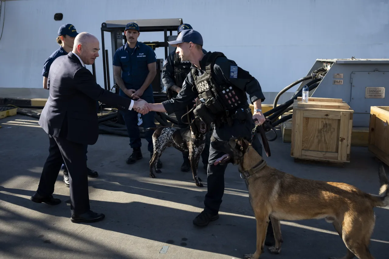 Image: DHS Secretary Alejandro Mayorkas Tours USCGC Stratton (053)