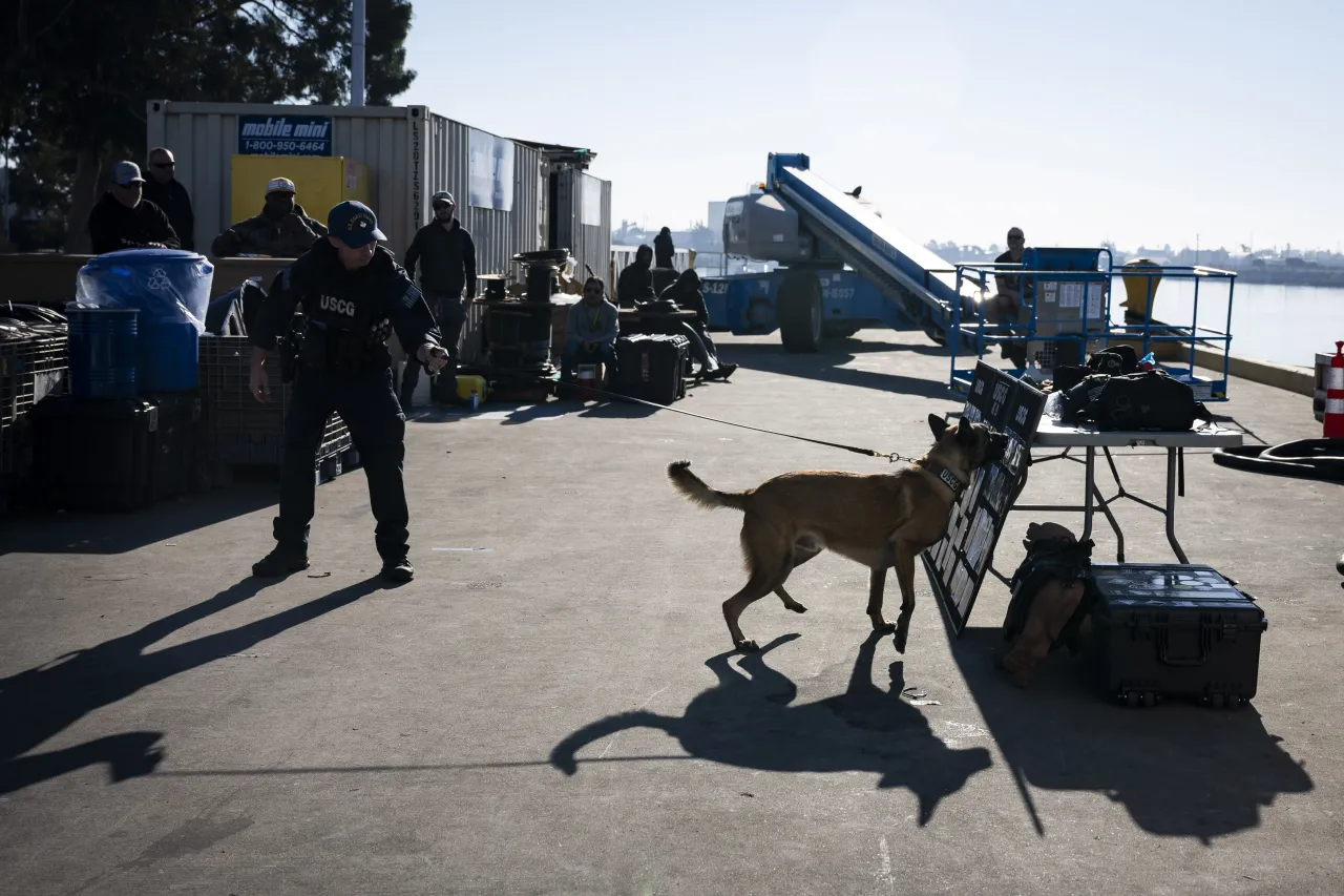 Image: DHS Secretary Alejandro Mayorkas Tours USCGC Stratton (055)