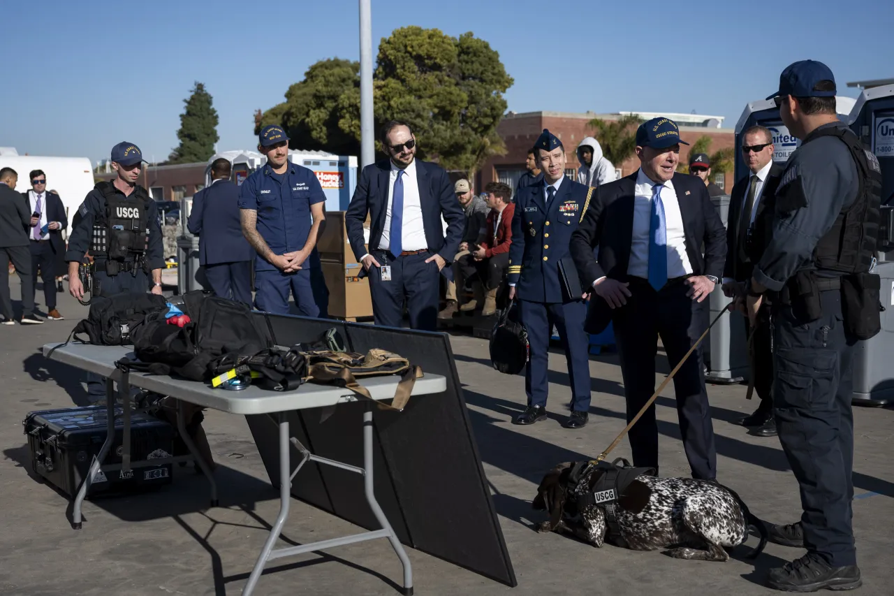 Image: DHS Secretary Alejandro Mayorkas Tours USCGC Stratton (057)