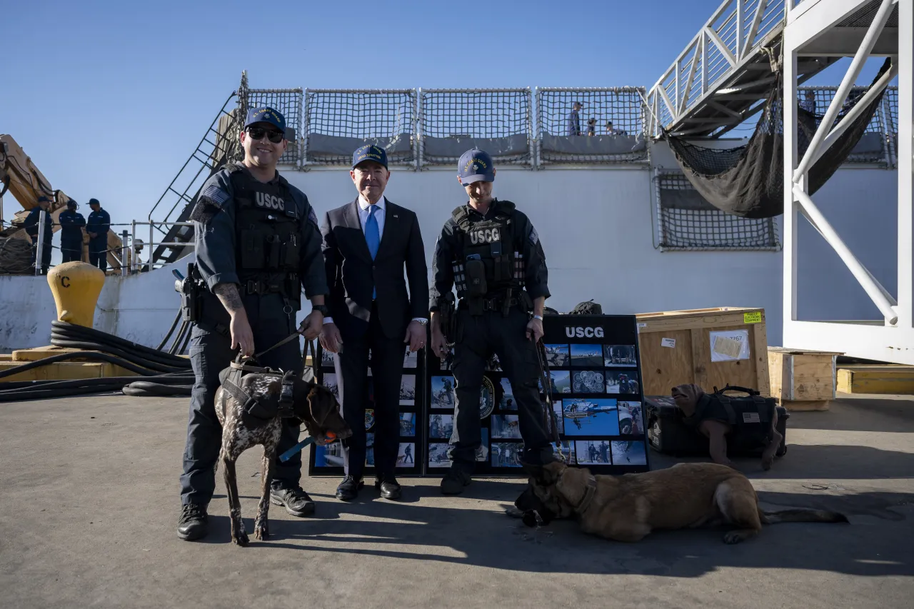 Image: DHS Secretary Alejandro Mayorkas Tours USCGC Stratton (058)