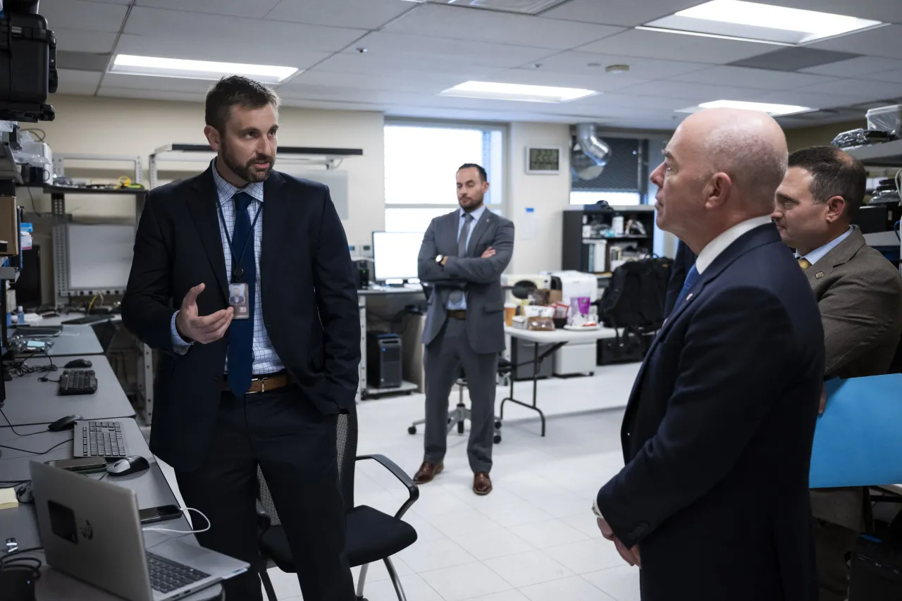 Image: DHS Secretary Alejandro Mayorkas Engages with the Workforce of USCIS, HSI, and ERO  (031)