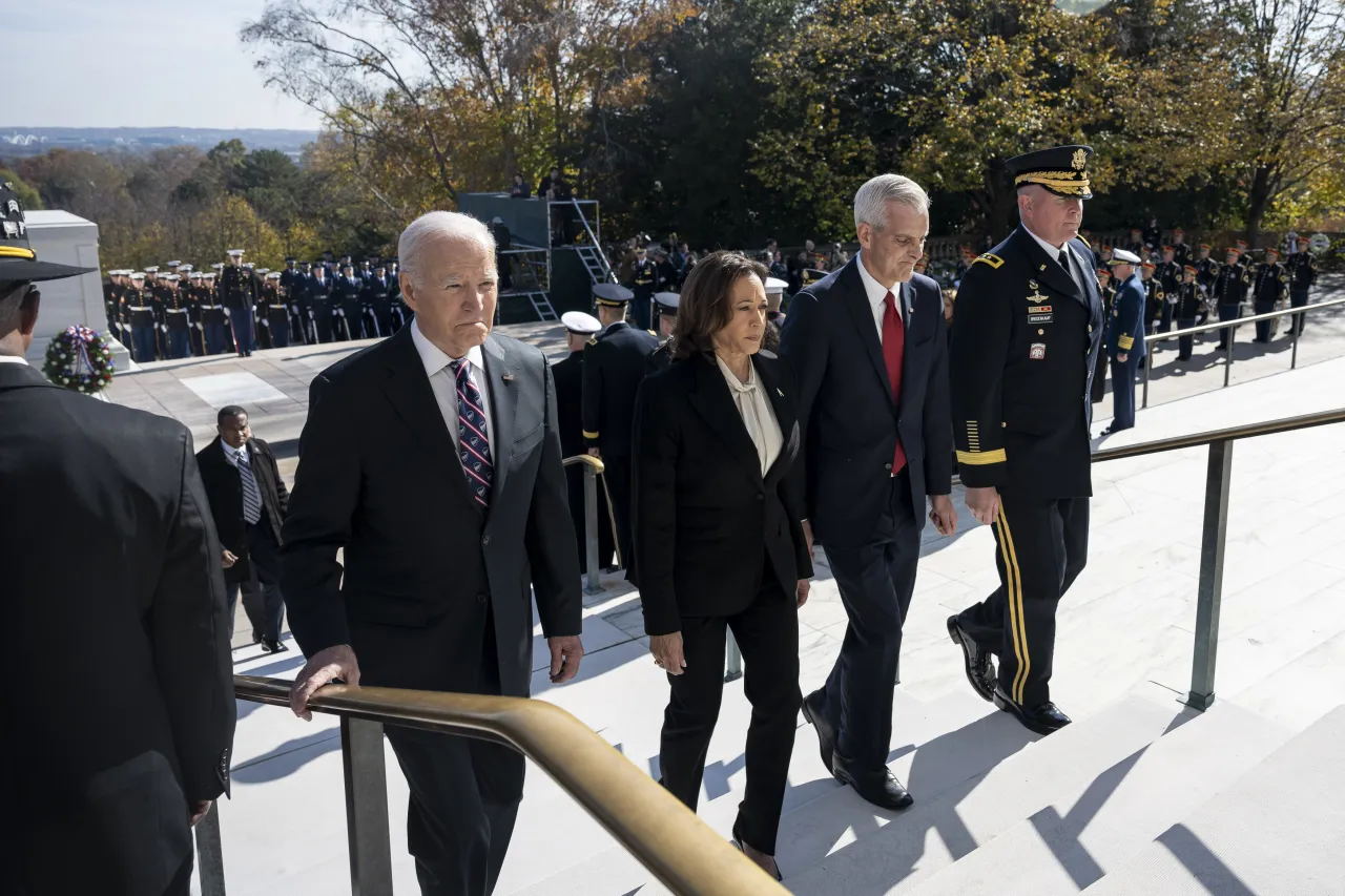 Image: DHS Secretary Alejandro Mayorkas Attends the Annual Veterans Day Ceremony at Arlington National Cemetery (012)