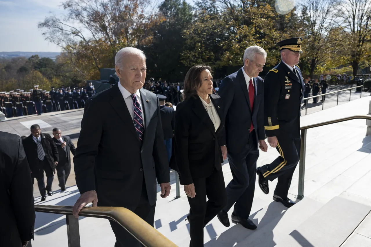 Image: DHS Secretary Alejandro Mayorkas Attends the Annual Veterans Day Ceremony at Arlington National Cemetery (013)