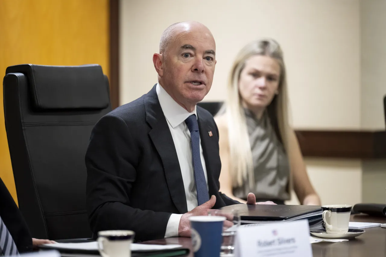 Image: DHS Secretary Alejandro Mayorkas Hosts a Roundtable with Private Sector Stakeholders on DHS’s Supply Chain Resilience Center (002)