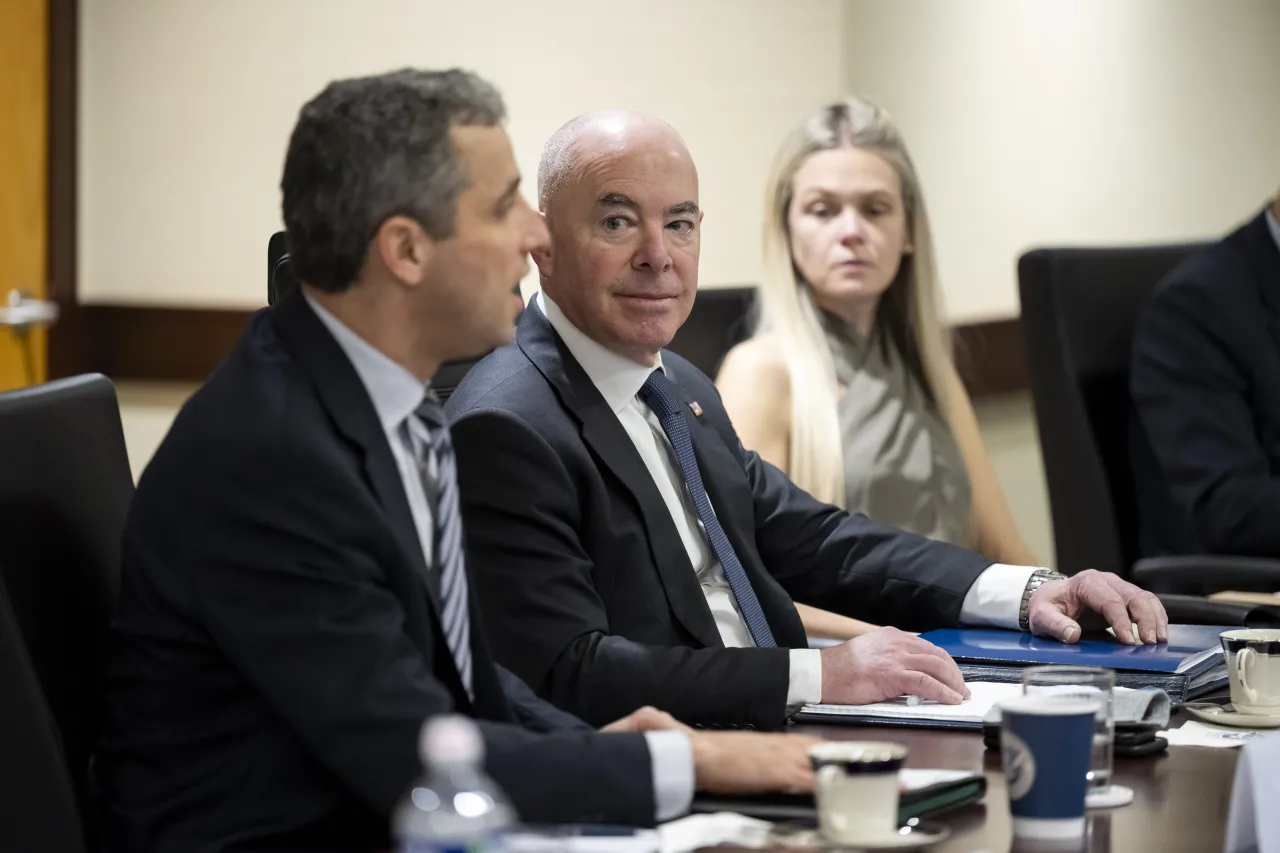 Image: DHS Secretary Alejandro Mayorkas Hosts a Roundtable with Private Sector Stakeholders on DHS’s Supply Chain Resilience Center (005)