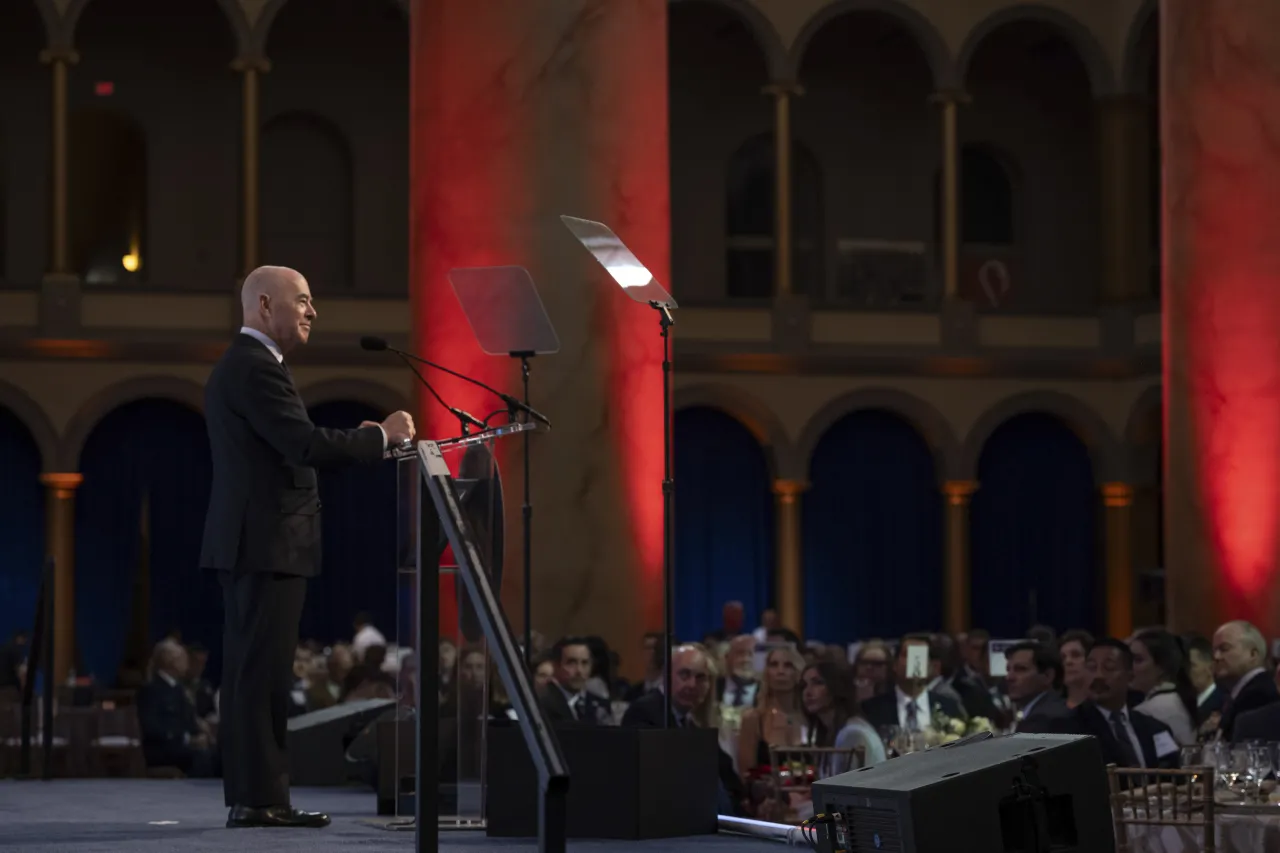 Image: DHS Secretary Alejandro Mayorkas Gives Remarks at USCG Foundation Tribute to The Coast Guard (003)