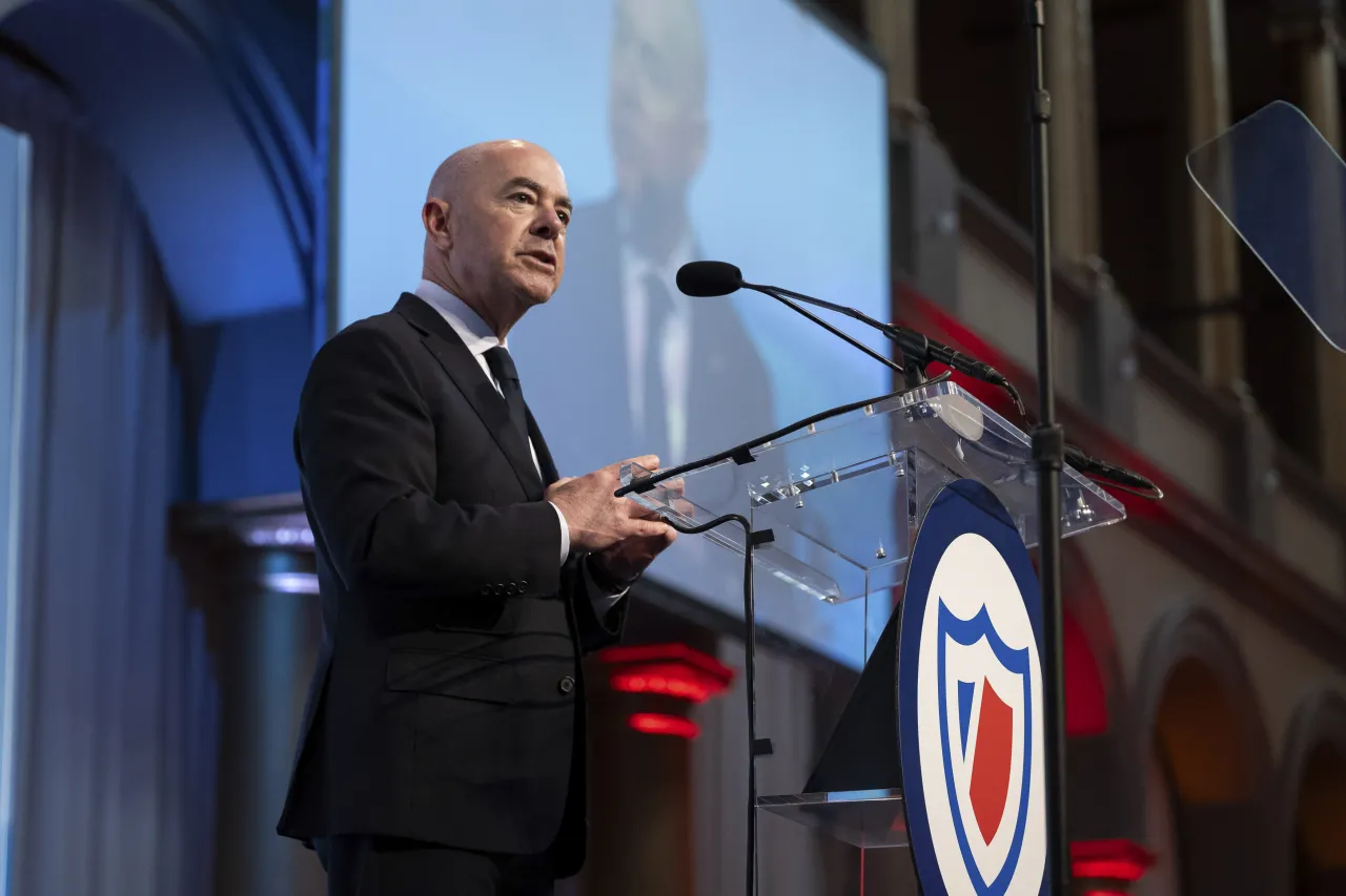 Image: DHS Secretary Alejandro Mayorkas Gives Remarks at USCG Foundation Tribute to The Coast Guard (004)